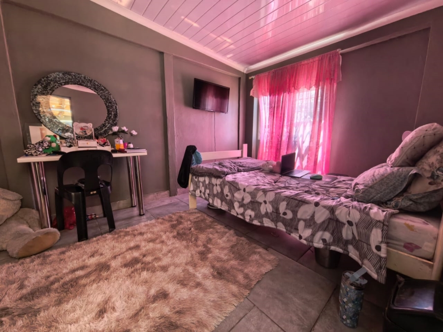 8 Bedroom Property for Sale in Turf Hall Estate Western Cape